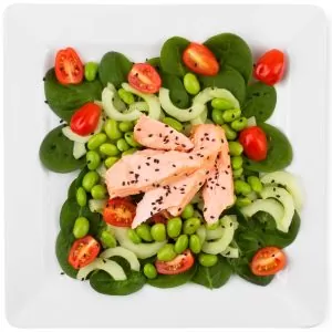 Салат с лососем и зелеными бобами